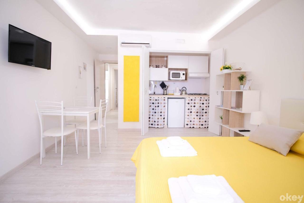 Charme & Chic Studios - Bari Centro Экстерьер фото